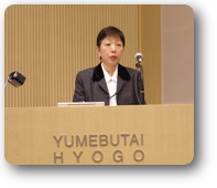 白井清美が発表している写真 白井清美が発表している写真
